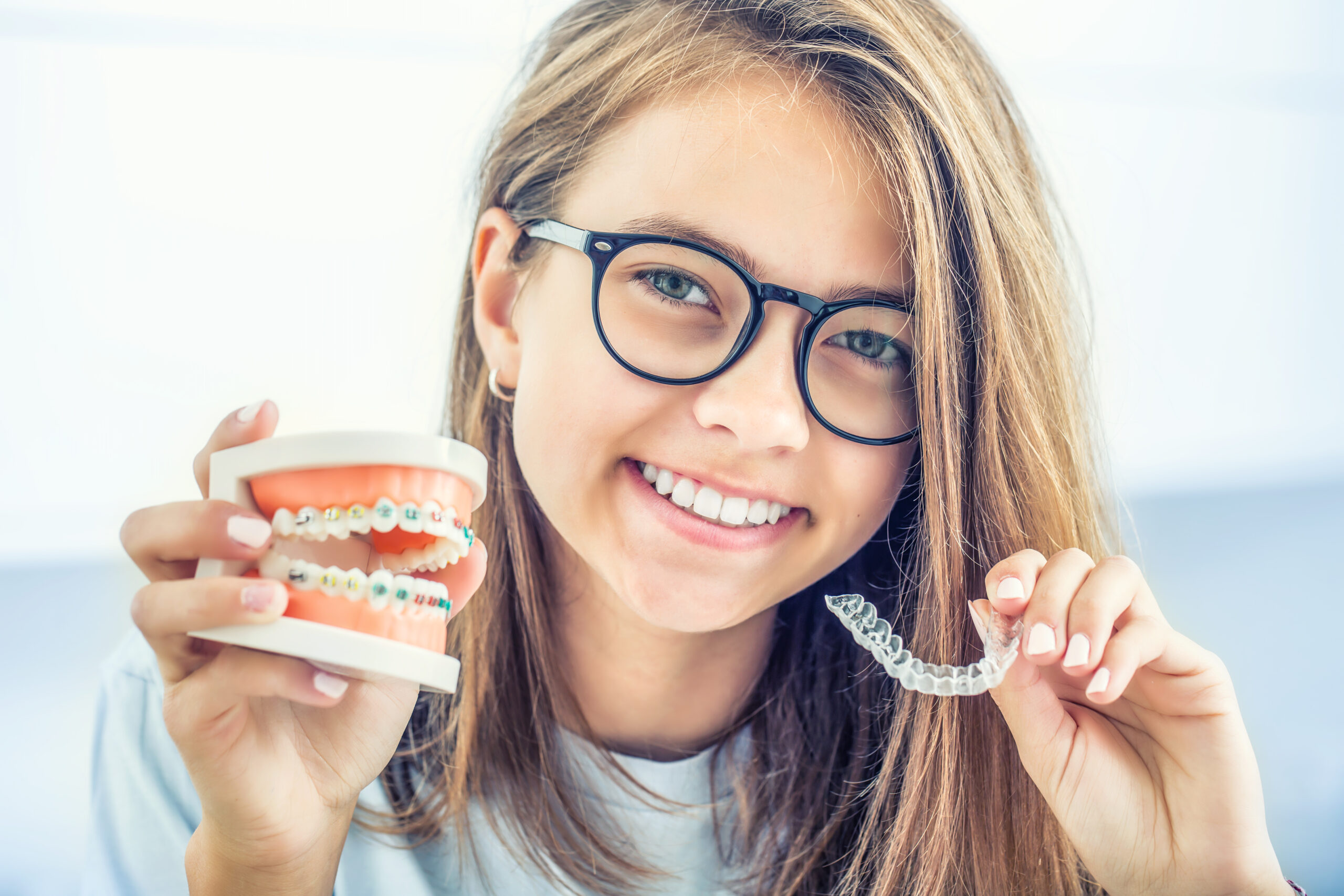 Choosing the Right Orthodontic Treatment: Braces vs. Invisalign or Clear Aligners
