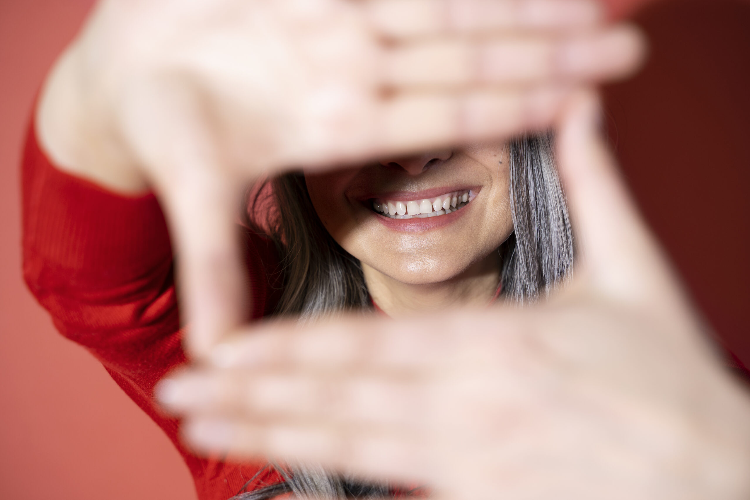close-up-smiley-senior-woman-posing